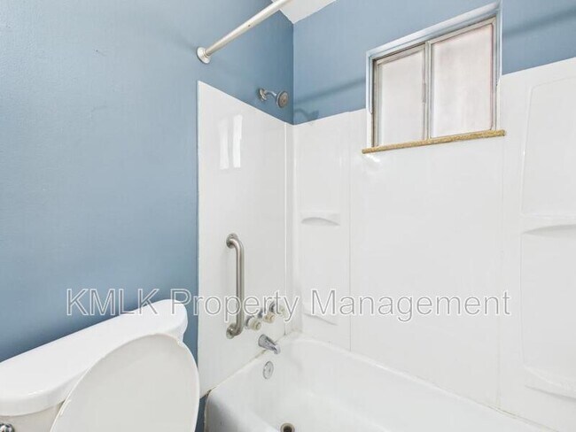 Building Photo - 22 W York St