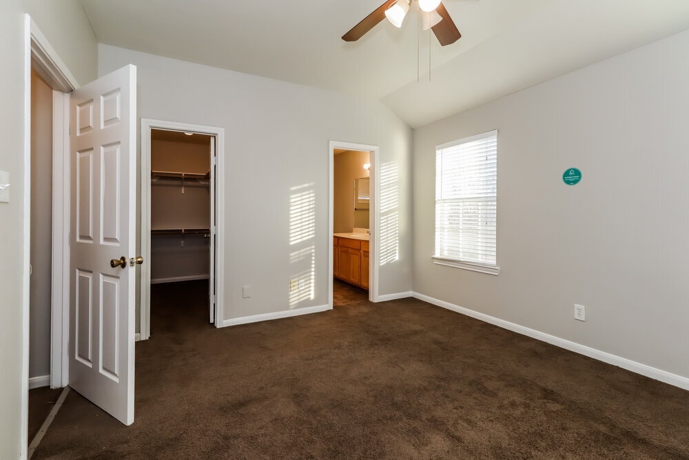 Building Photo - 4939 N Cancun Dr