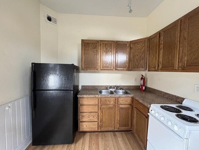 Building Photo - 514 E 500 S