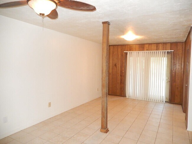 Building Photo - 1802 Salmon Dr
