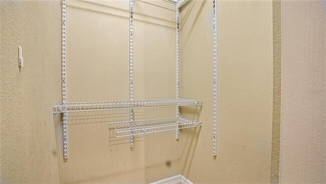 Building Photo - 820 Westbrook Terrace