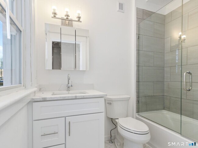 Building Photo - 27 5th St