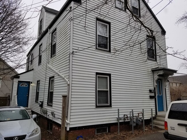 Building Photo - 14 Hamlin Ct