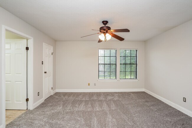 Building Photo - 17263 Saturn Ln