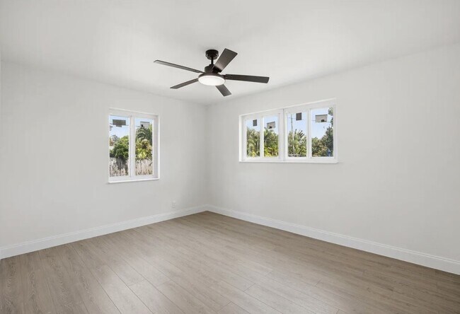 Building Photo - 737 W Ilex Dr