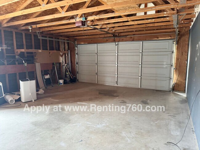 Building Photo - Comfortable 3 Bed 2 Bath Home