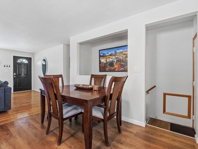 Building Photo - Spacious 5-Bedroom Ranch Backing to the High Line Canal in Littleton