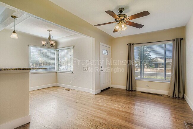 Building Photo - 2400 Pontiac St