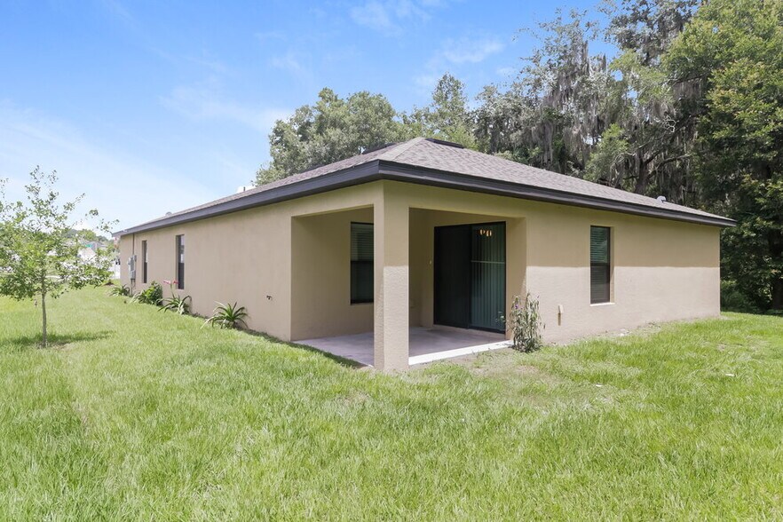 Building Photo - 7014 Redbay Dr
