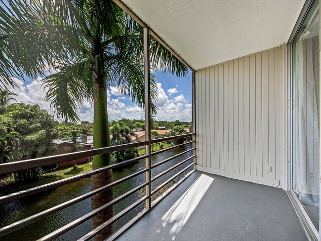 Building Photo - 108 Royal Pk Dr