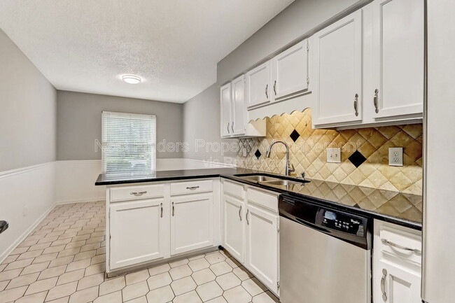 Building Photo - 10855 Mandarin Station Dr W