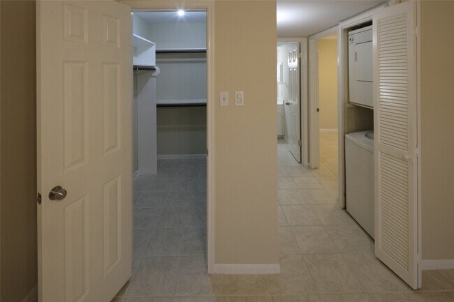 Building Photo - 1223 Augusta Dr