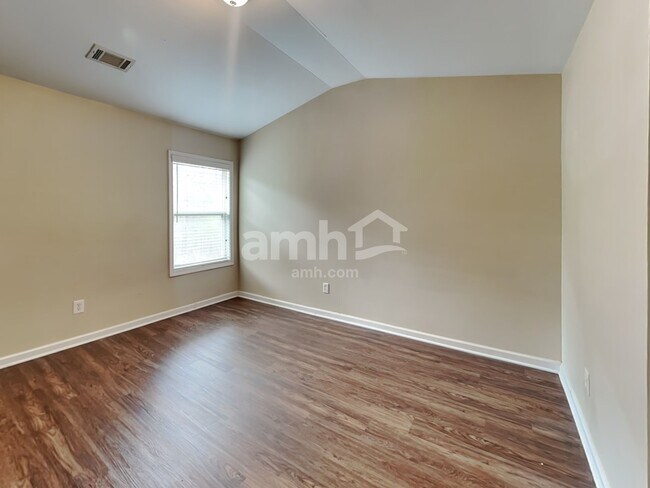 Building Photo - 16 Creekside Way