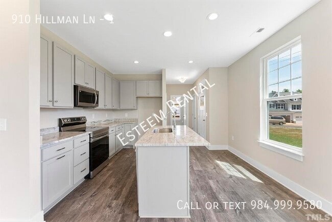 Building Photo - 910 Hillman Ln