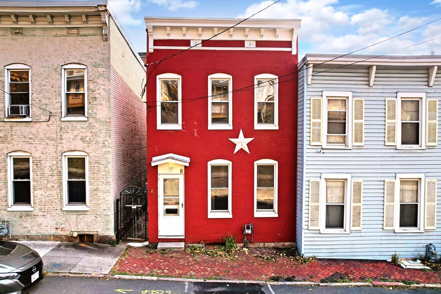 Primary Photo - 329 Bedford St