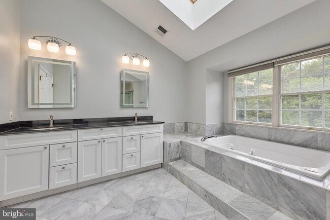 Building Photo - 2859 Cherry Branch Ln