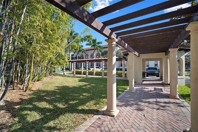 Building Photo - 435 S Oregon Ave