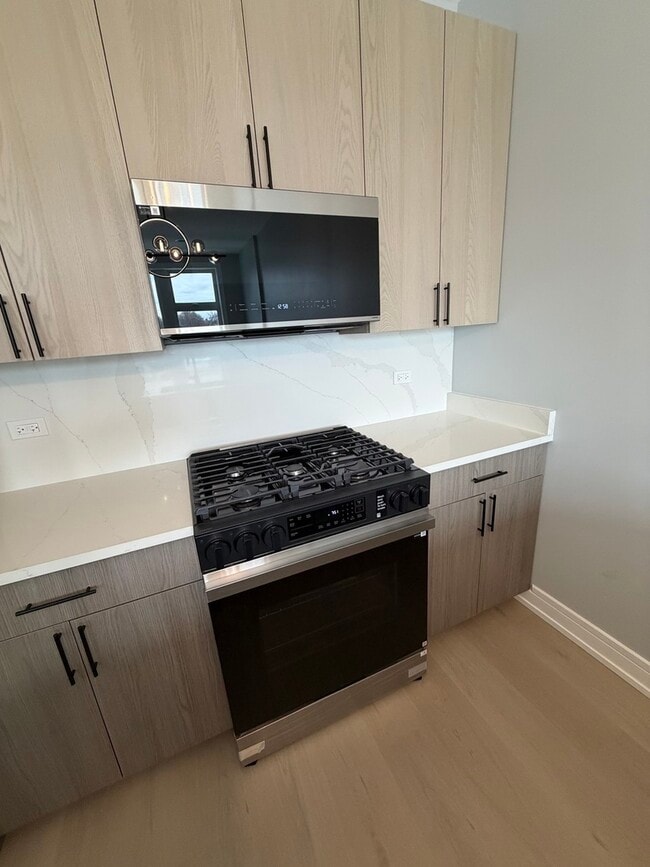 Building Photo - 2622 W Adams St