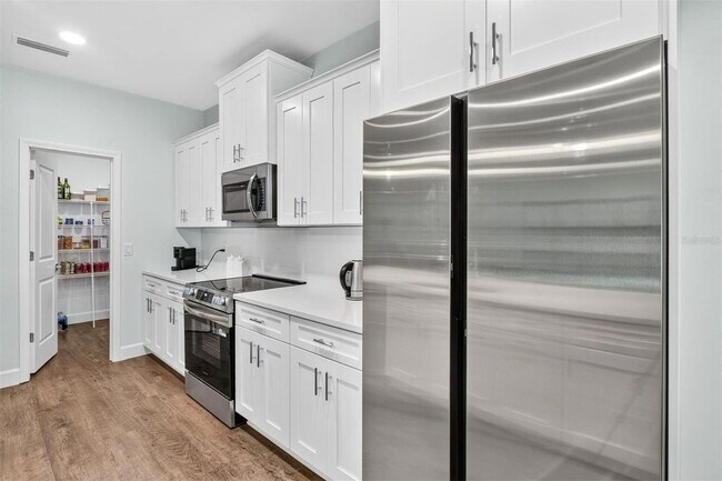 Building Photo - 1075 SW 66th Ter