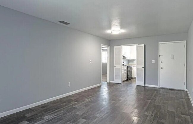Building Photo - 10605 N 56th St