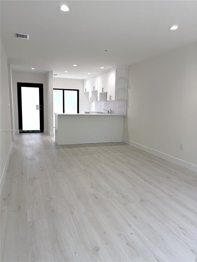 Building Photo - 3809 SW 82nd Ave