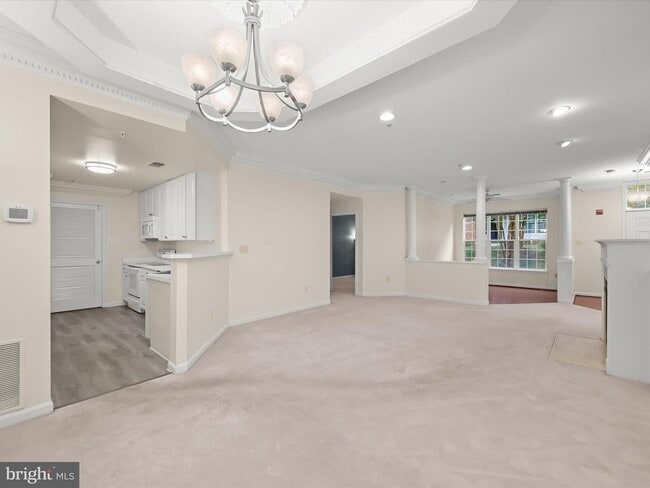 Building Photo - 10713 Symphony Way