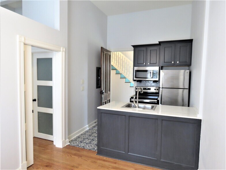 Building Photo - 904 Scott St