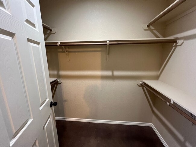 Building Photo - Luxury 3/2 duplex in NBTX