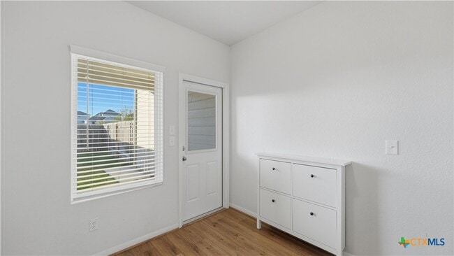 Building Photo - 324 Kenai Dr