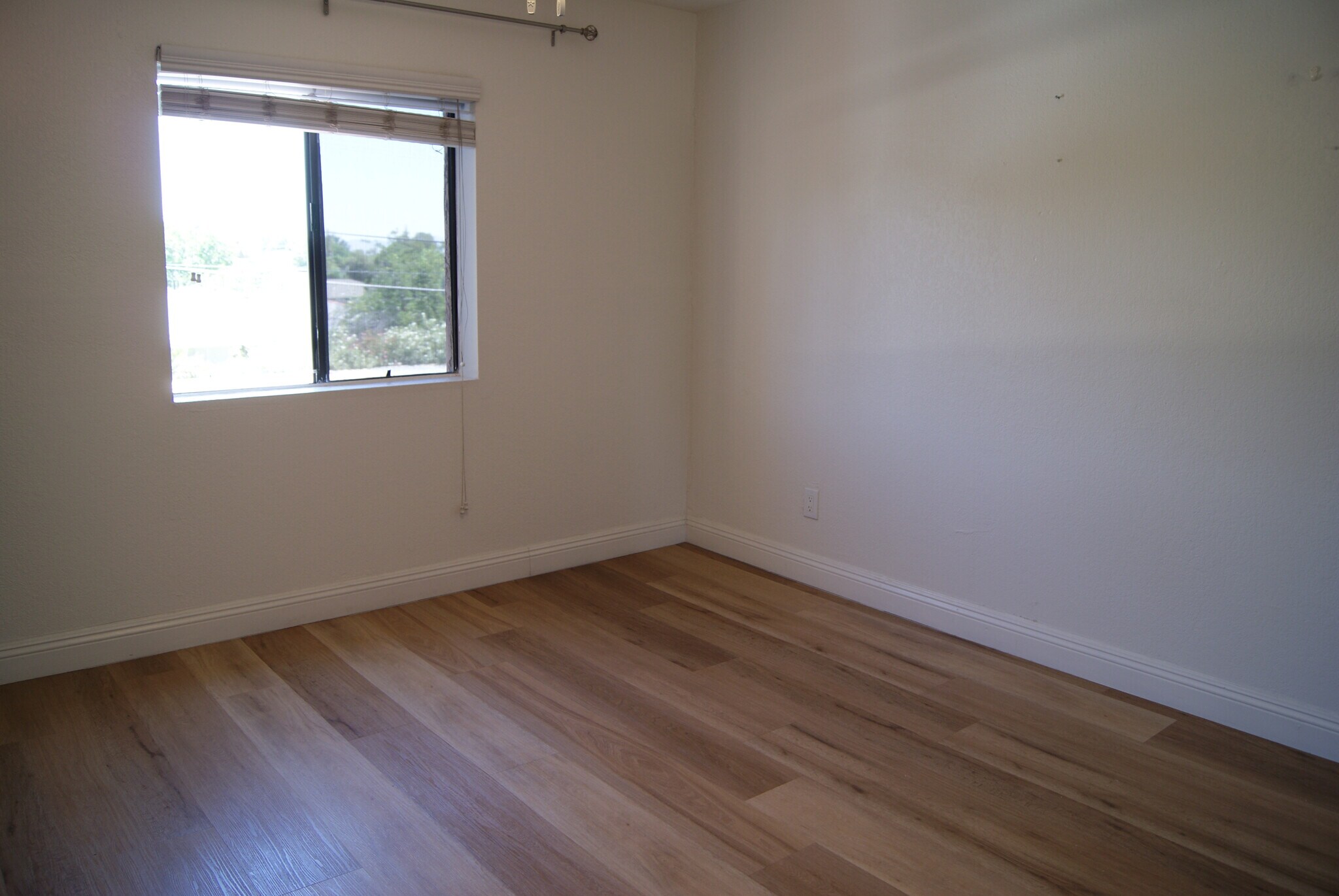 Building Photo - 3825 E Camelback Rd