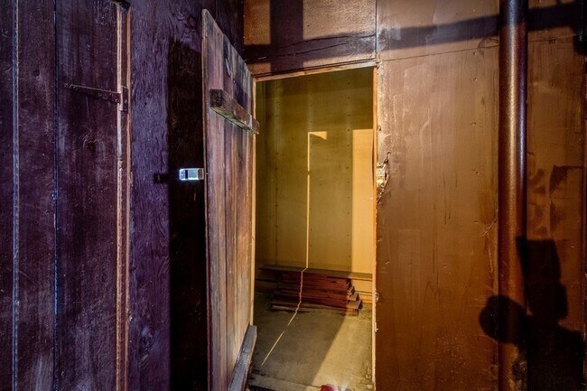 Building Photo - 321 Tappan St