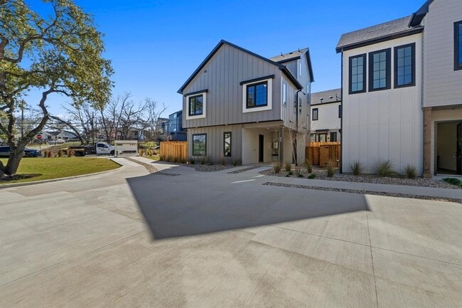 Building Photo - 1736 Bunche Rd