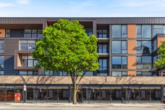 Building Photo - 4513 N Clark St