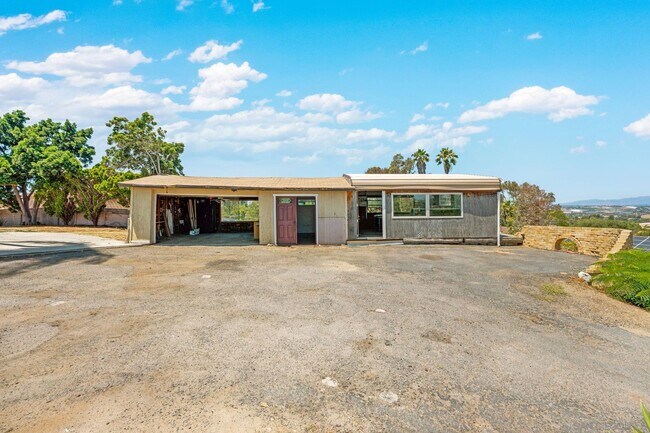 Building Photo - 2530 Pruett Dr