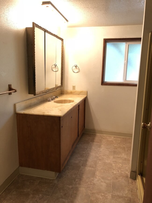 Building Photo - 1510/1512 Riverview