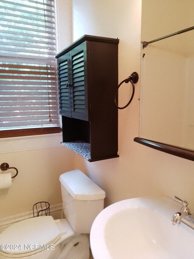 Building Photo - 407 E Main St