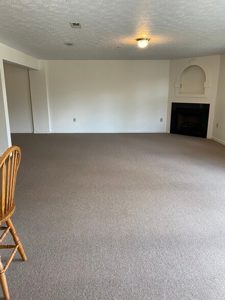 Building Photo - 1100 Arrowhead Dr