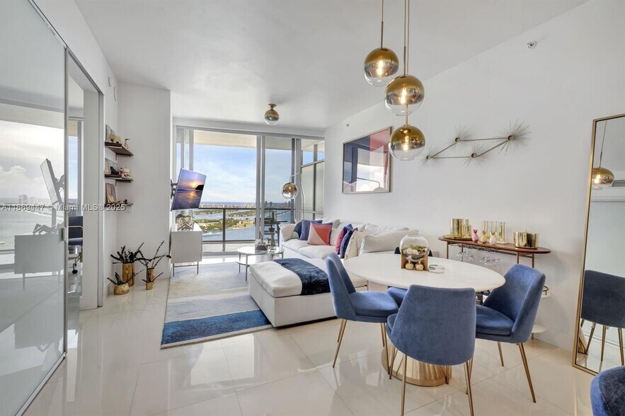 Building Photo - 1100 Biscayne Blvd