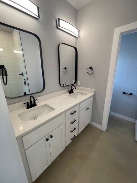 Building Photo - 1219 Mesquite St