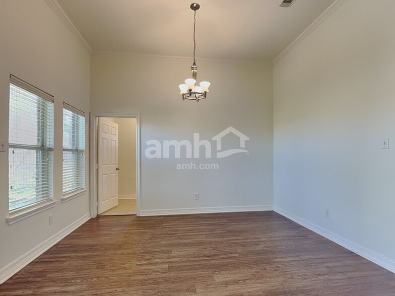 Building Photo - 7722 Heron Lakes Dr