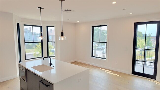 Building Photo - 201 Washington St