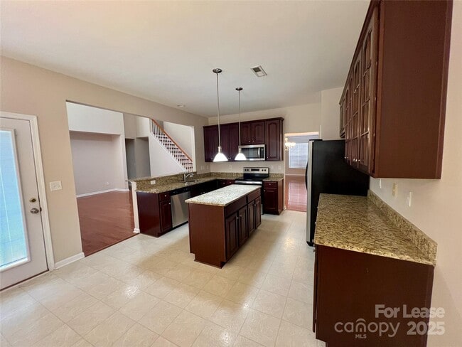 Building Photo - 7001 Mountain Top Ct