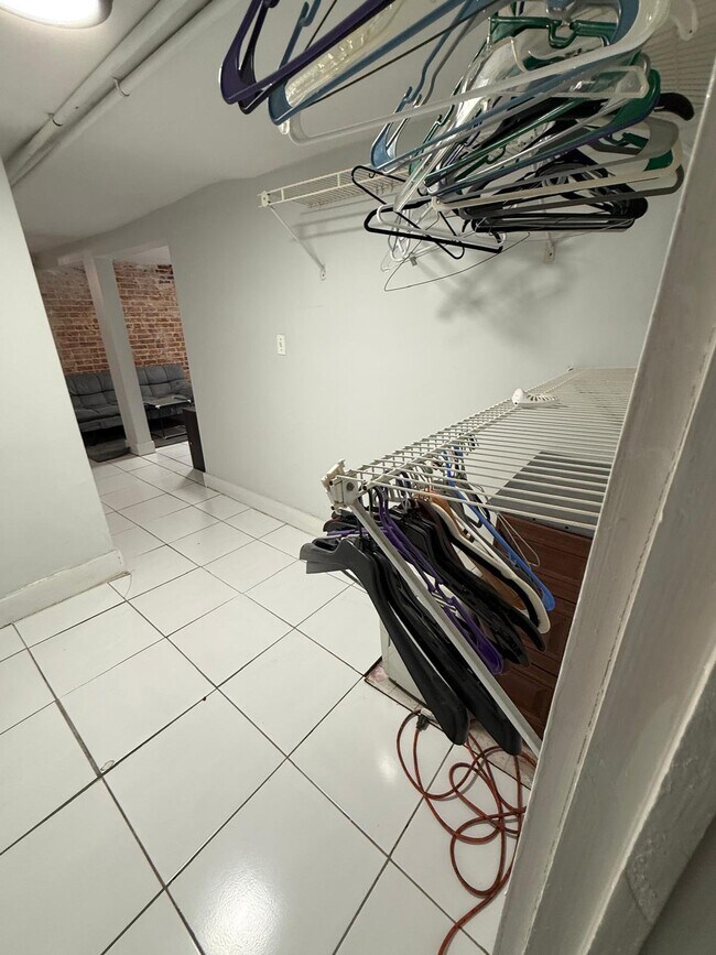 Building Photo - 53 Carman St