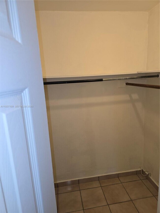 Building Photo - 1113 NE 2nd St