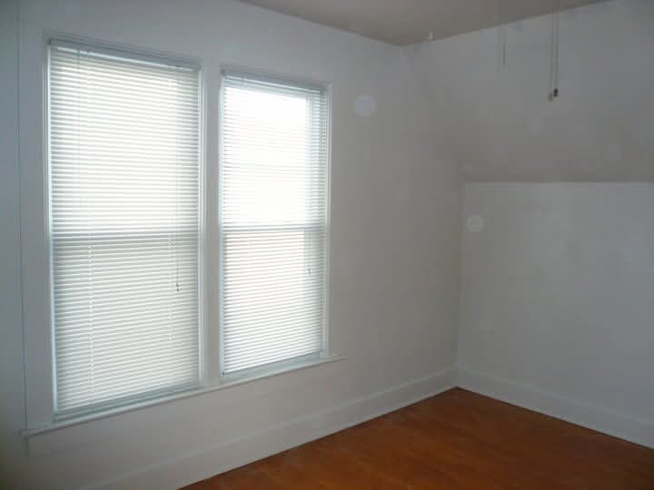 Building Photo - 228 S Chestnut Ave