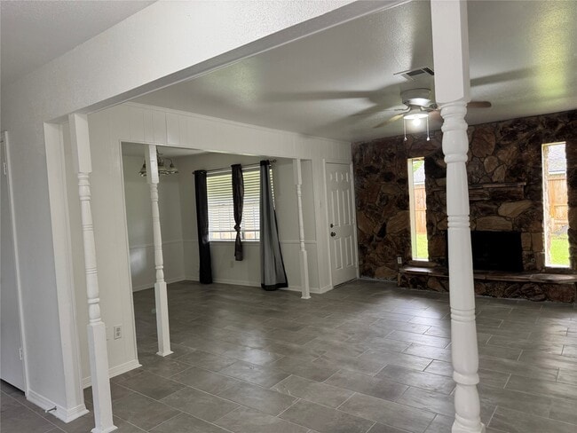 Building Photo - 10415 Sageburrow Dr