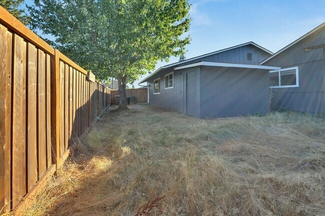 Building Photo - 1365CEDA