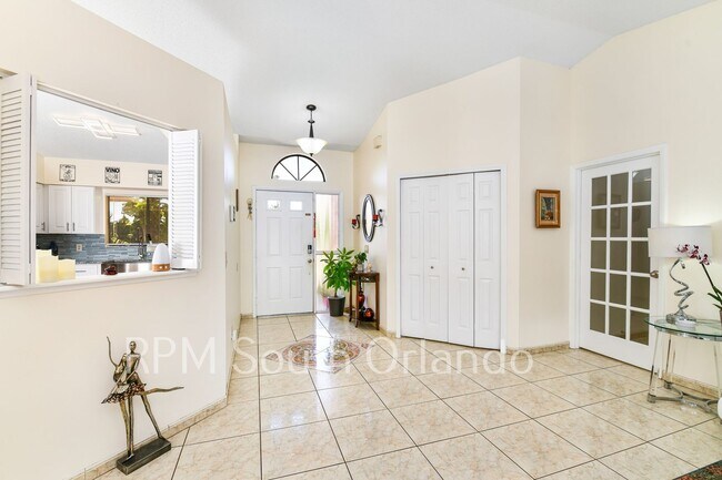 Building Photo - 4 Bedroom, 2 bathroom, 2 car garage, pool, backyard, close to Universal Studios and International...