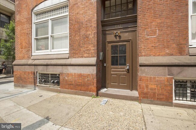 Building Photo - 242 S 13th St
