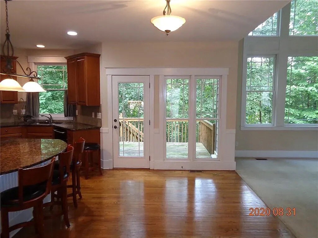 Building Photo - Room in House on Creekview Ridge Dr NE